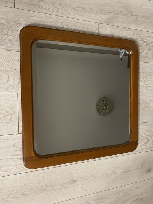 Продам настенное зеркало