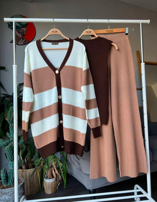 Дамски плетени комплекти.