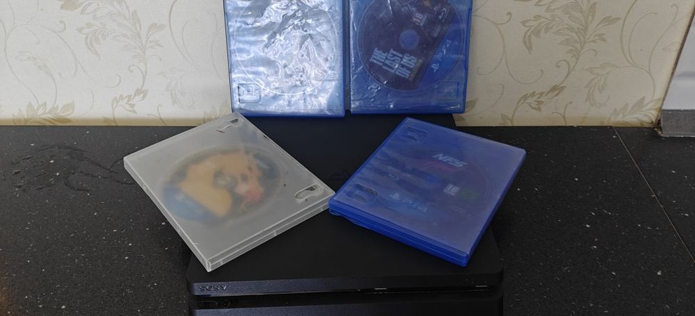 PlayStation 4slim