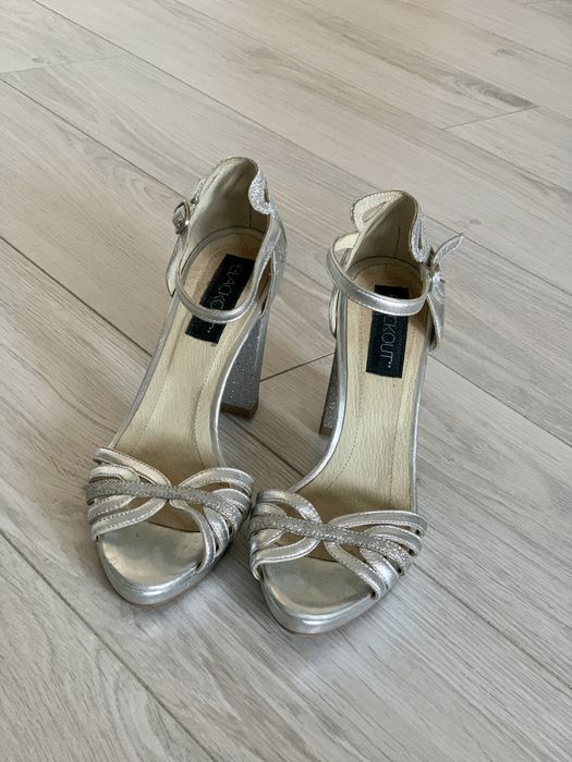 Sandale din piele, mărimea 36.