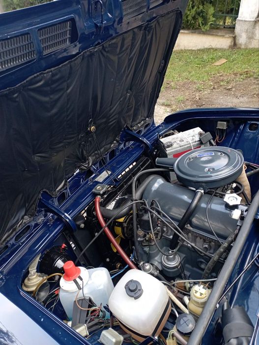 Продавам Лада 2103