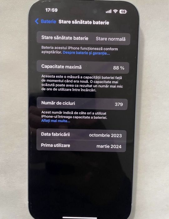 Vand sau schimb iPhone 15 alb bateria 88