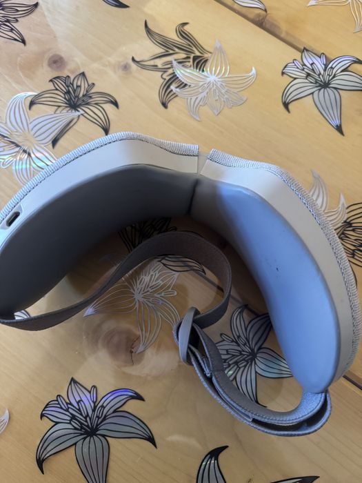 Aparat de masaj pentru ochi