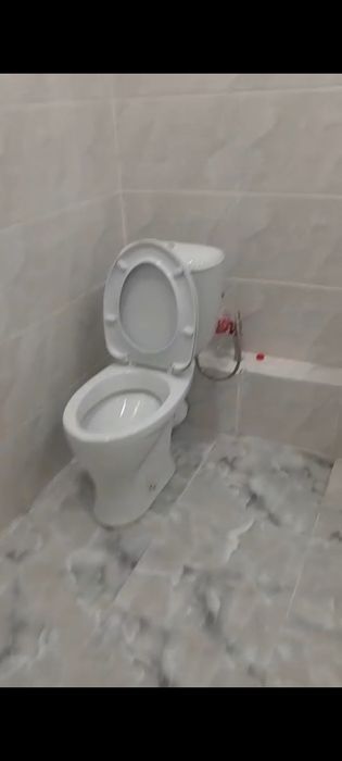 Продам 2 Унитаза, 2 раковины,1  ванну