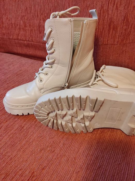 Дамски боти 38 номер, екрю