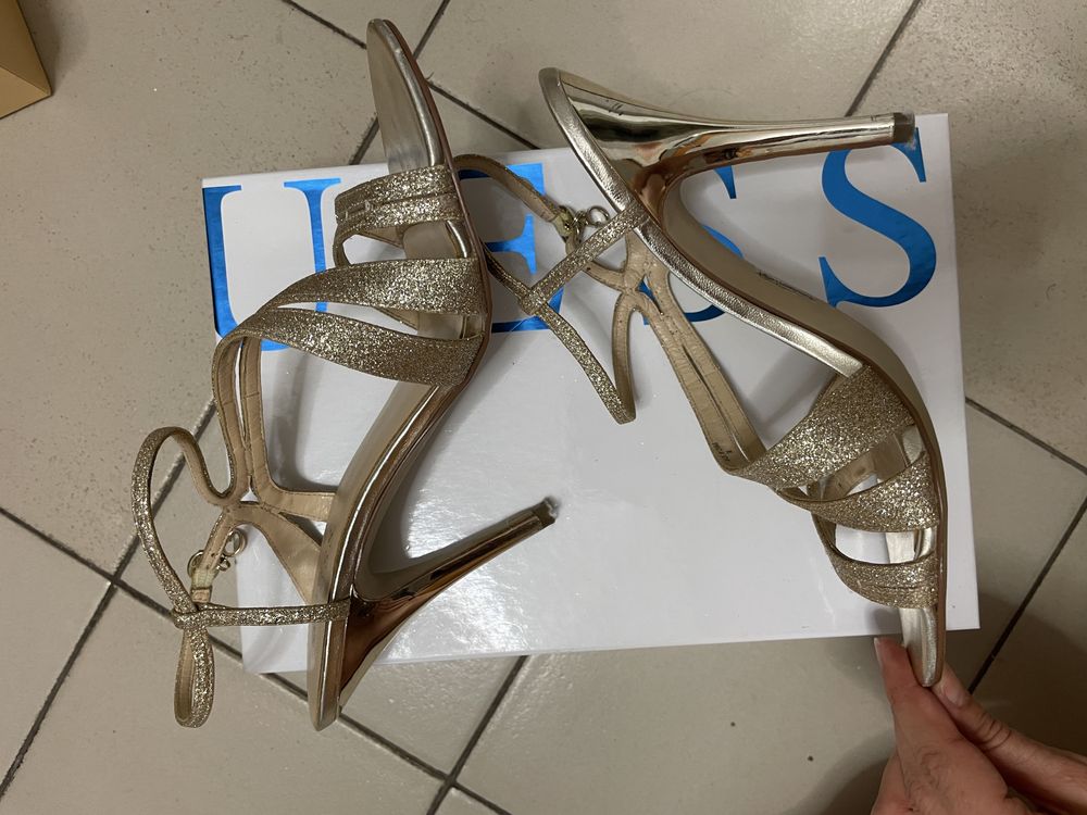 Официални сандандали на ток Guess и Menbur