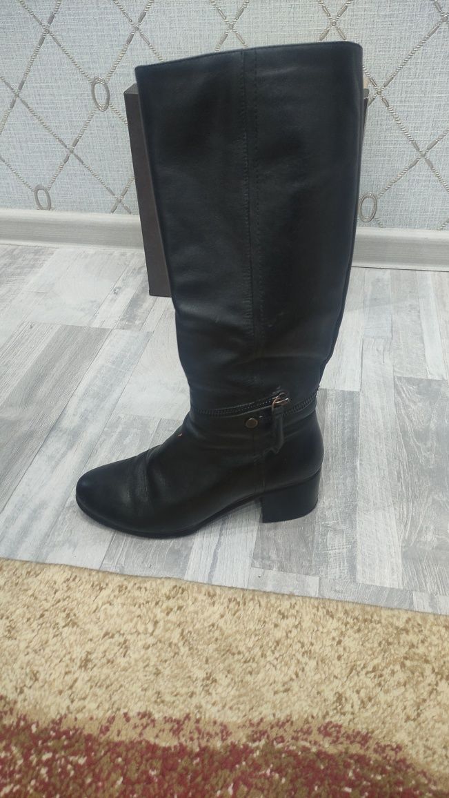женские сапоги ,