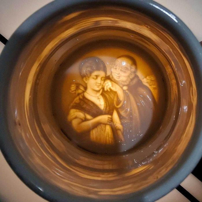 Halbă din ceramică pictată, Imagine în ceramică în interiorul halbei