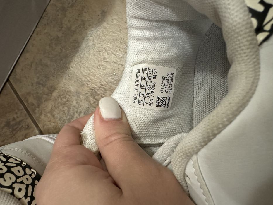 Обувки Adidas бели