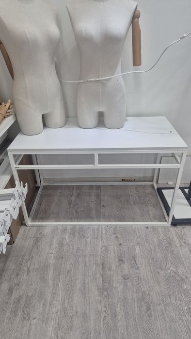 Стол. Торговое оборудование. Оборудование для магазина