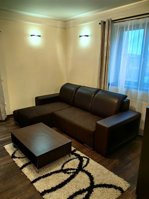 Proprietar, inchiriez apartament cu 3 camere de lux, etajul 1 din 4