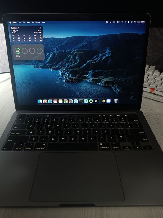 MacBook Pro 13" (2020) / 256/8, Intel Chip