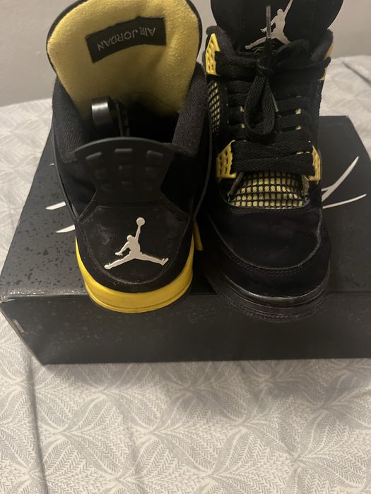 Jordan 4 Thunder