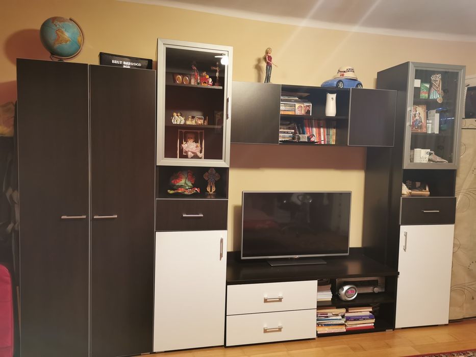 Vând set mobilă living/dormitor și canapea