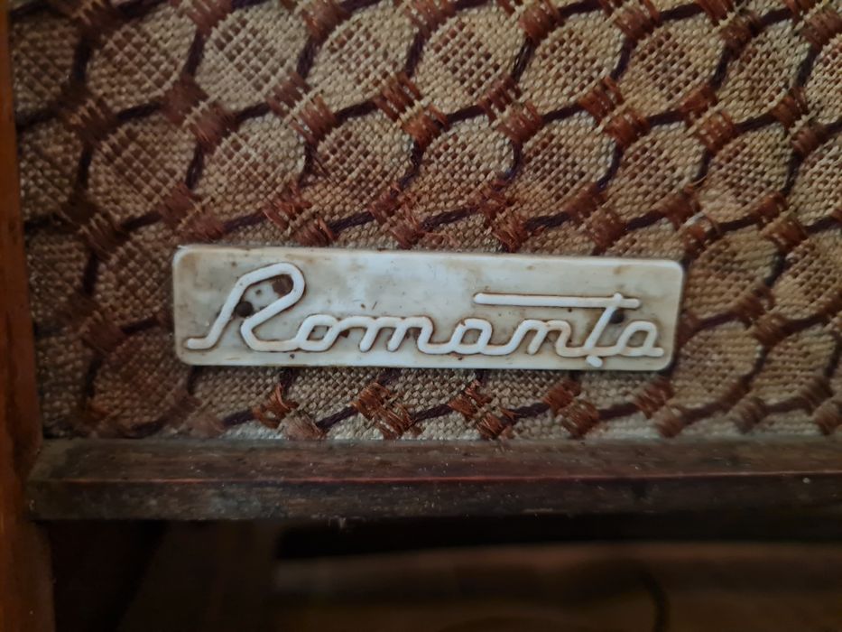 Carcasa radio romanesc Romanta, comunism