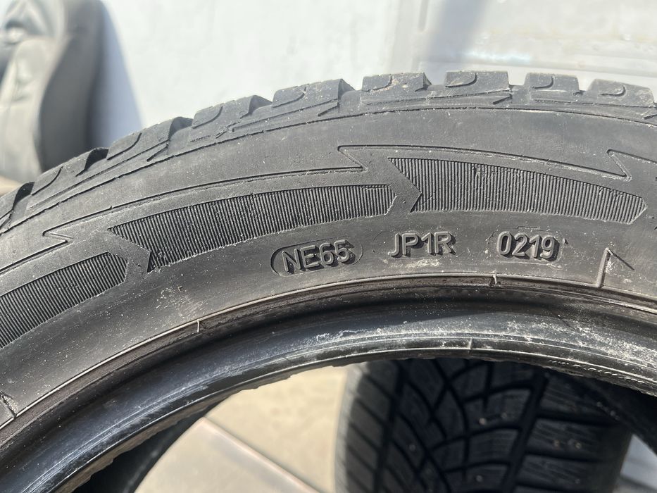 2 бр. зимни гуми 235/50/17 GoodYear 7 mm DOT 0219