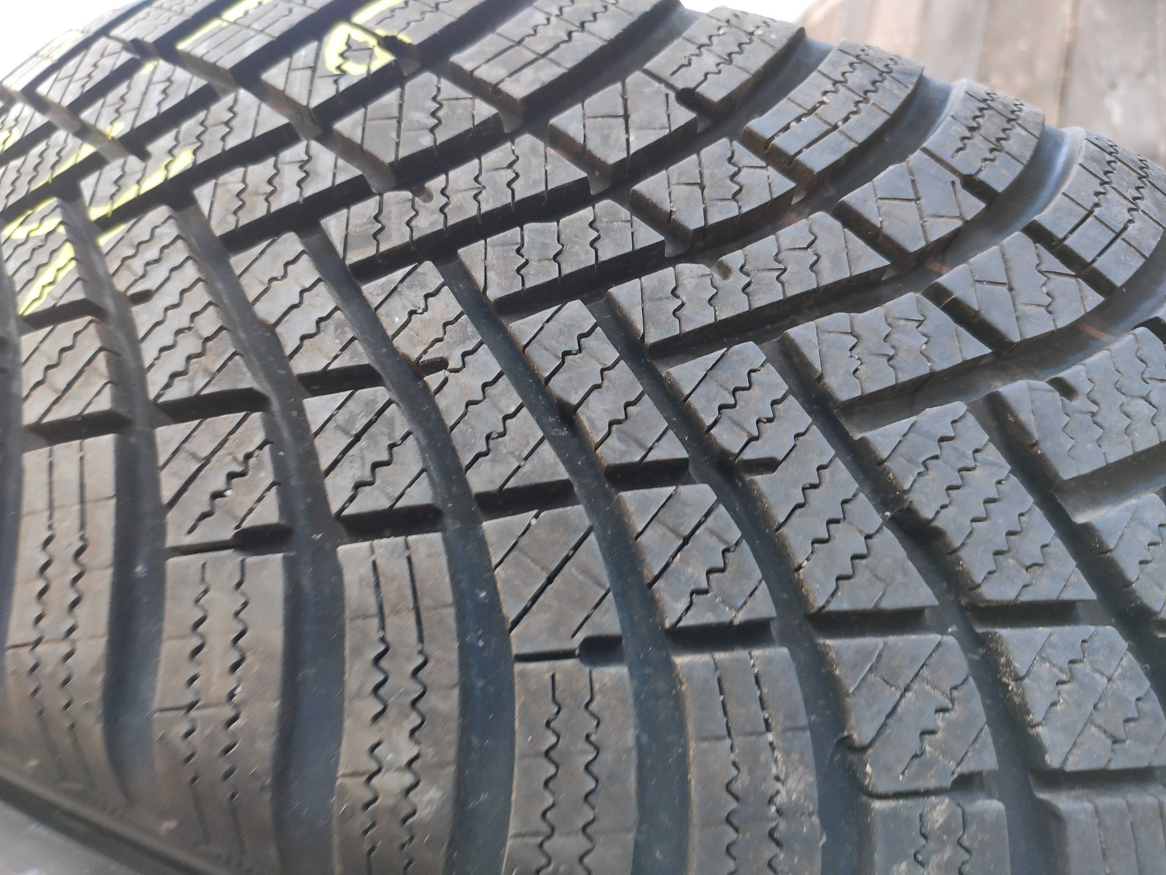 2бр Зимни гуми 215 65 16 - Hankook - DOT 2024