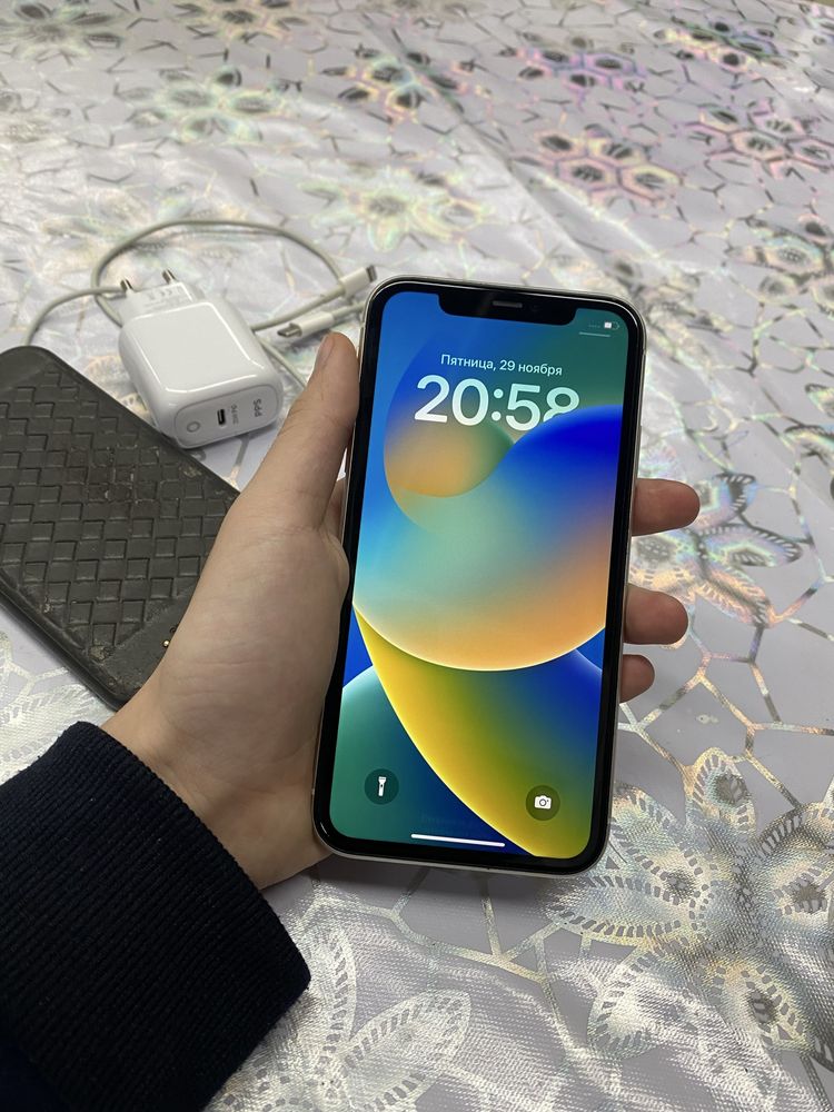 iPhone 11 белый