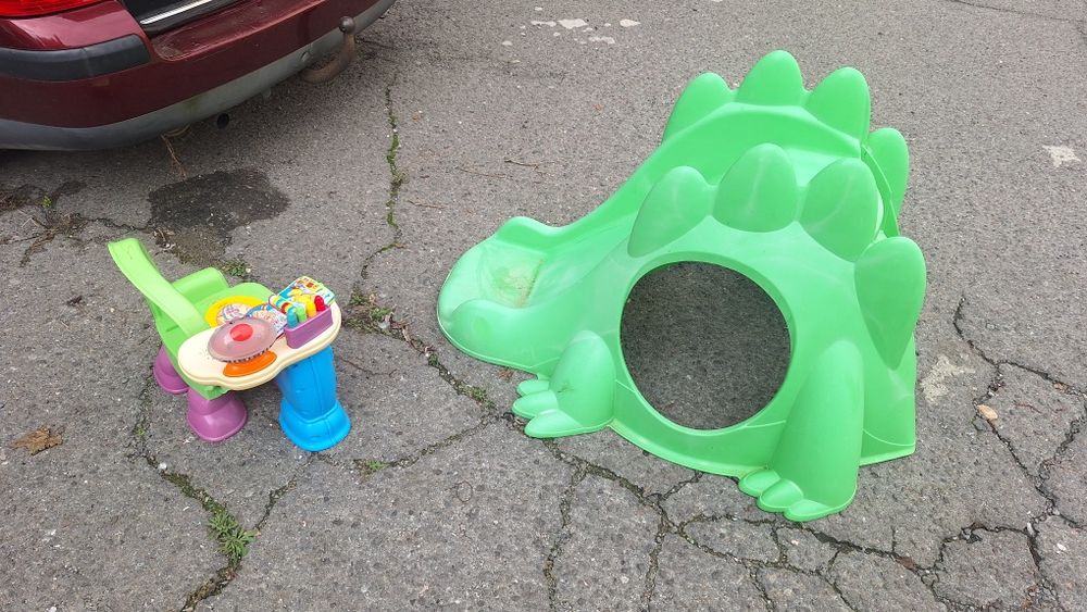 Детска пързалка и музикално детско столче