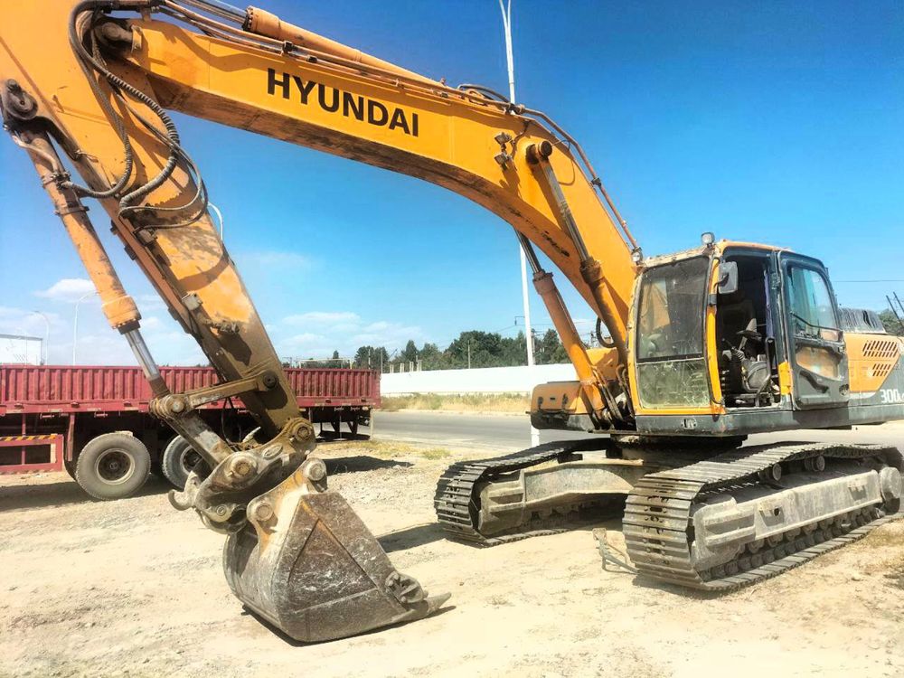 Ekskаvator. Экскаватор Hyundai 300 LC
