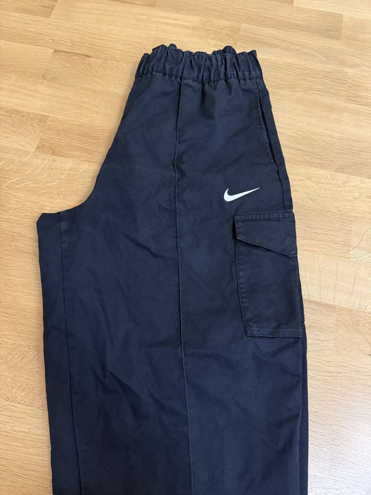 NIKE Долнищe Sportswear Essential