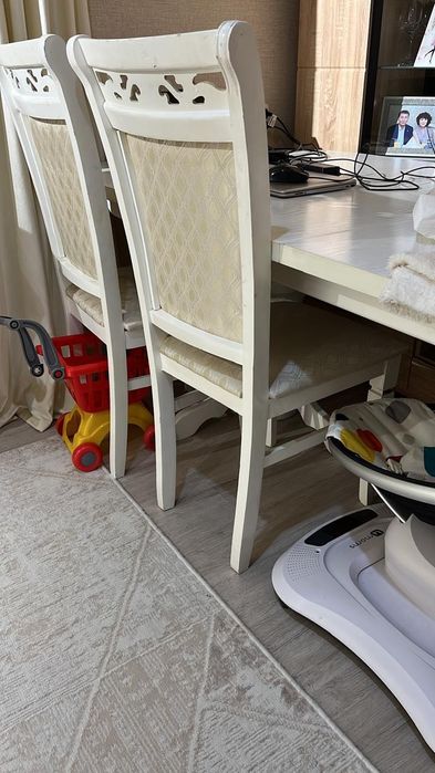 Продам стол со стульми