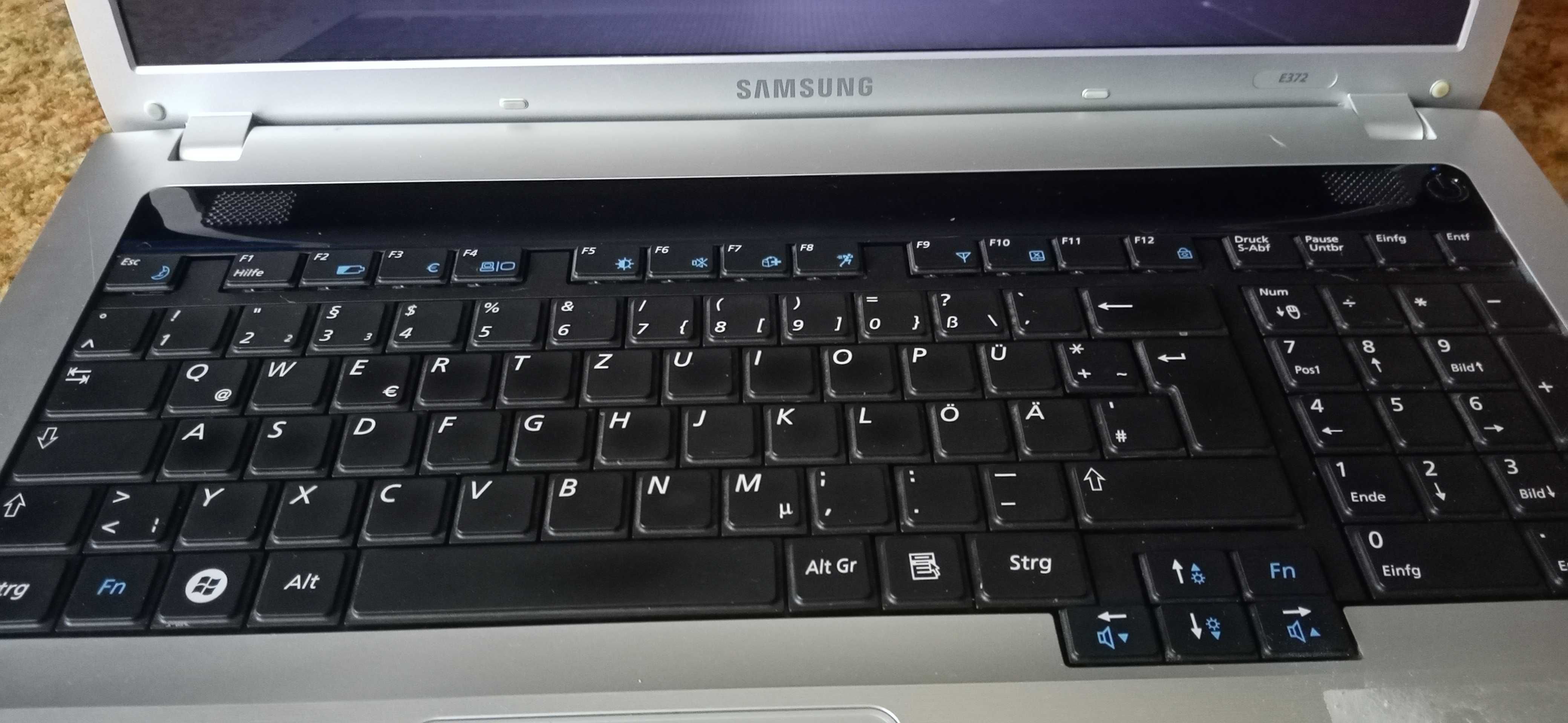 Продавам лап топп samsung ...