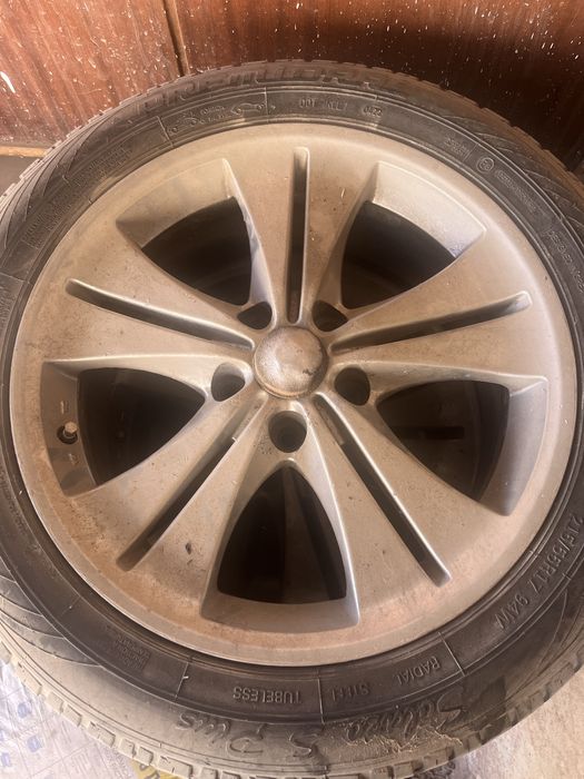 Шины с дисками.