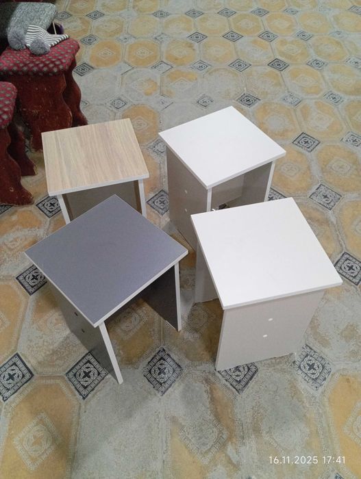 Пуфик и табуретки