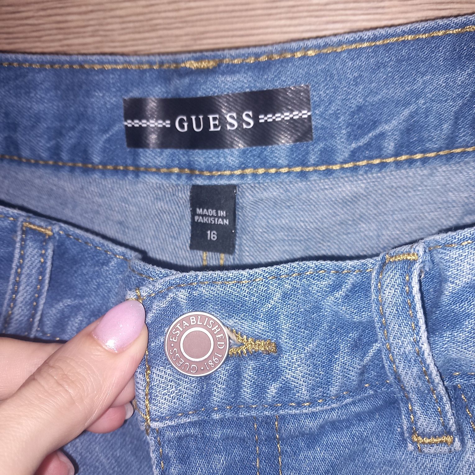 Нови дънки Guess