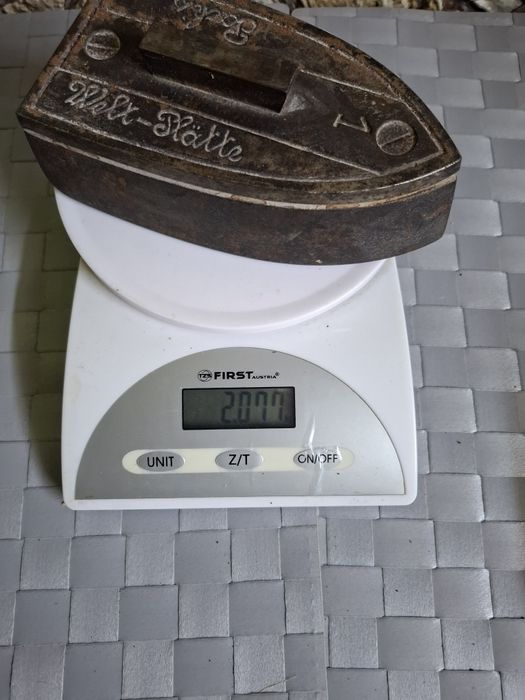 Метална ютия с надписи