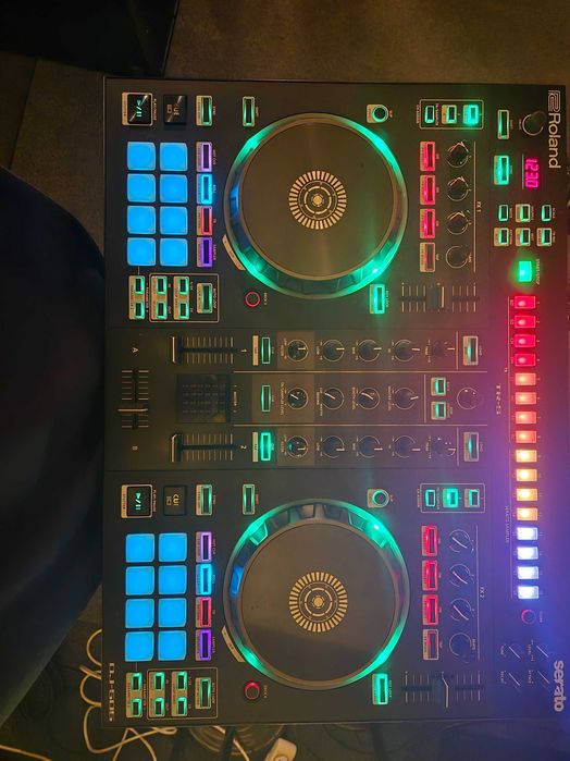 Dj контроллер Roland DJ 505