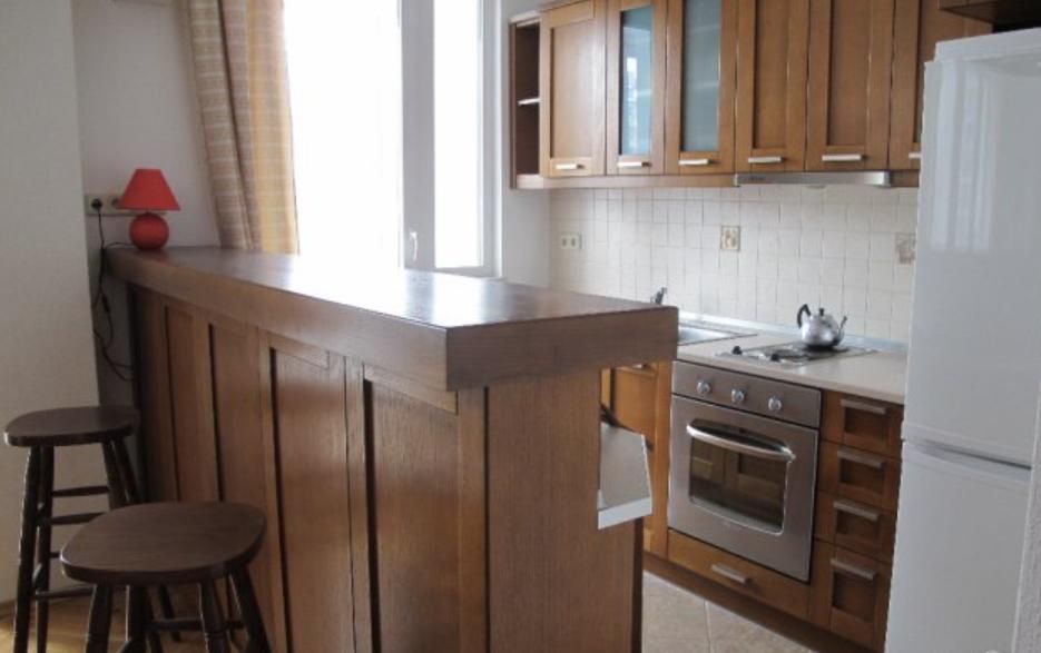 Дава се под наем Тристаен апартамент в София, Център - 91 кв.м за 750 € - Снимка #2