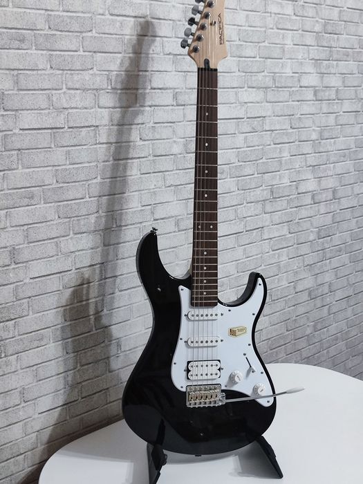 Продам комплектацию электрогитару Yamaha Pacifica 112V