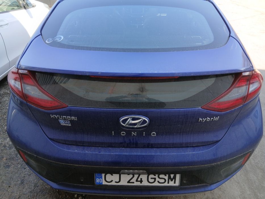 Inchiriez Hyundai Ioniq hybrid pentru Uber/ Bolt