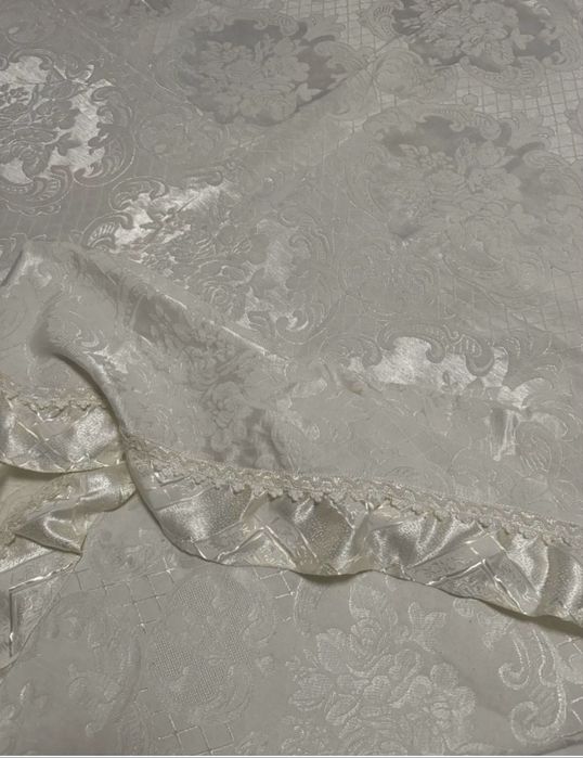 Set format din pilota pat,fata masa mare si 2 draperii!!