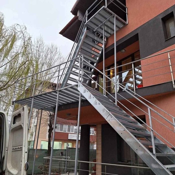 Vând scări zincate la oferirea clientului ne deplasăm ori unde in țara