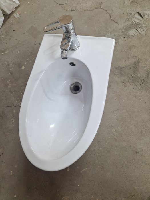 Продам биде в хорошем состоянии.