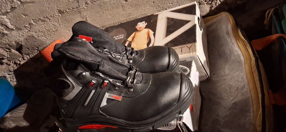 Bocanci        munca     Strauss