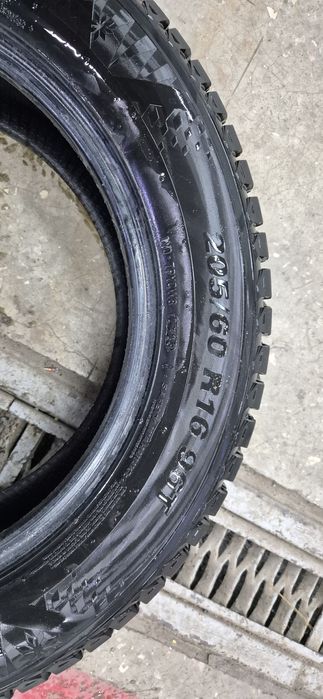 Продам 2 шины диаметр 16