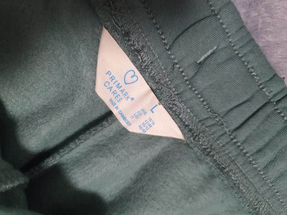 Pantaloni noi Primark