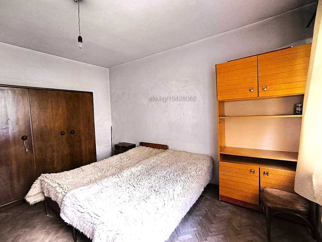 Тристаен тухлен апартамент, кв. Лозенец, гр. София