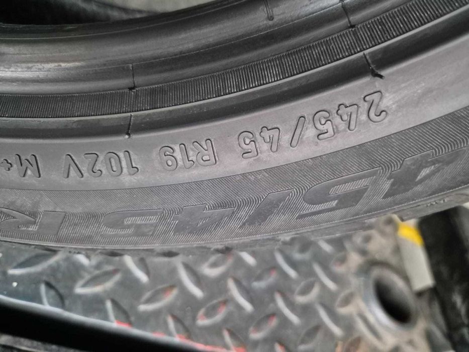 Vând set anvelope 245.45.19 Pirelli iarna