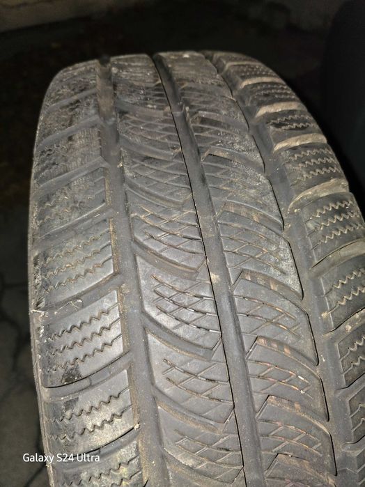Бусови гуми 215 65 R16C VW
