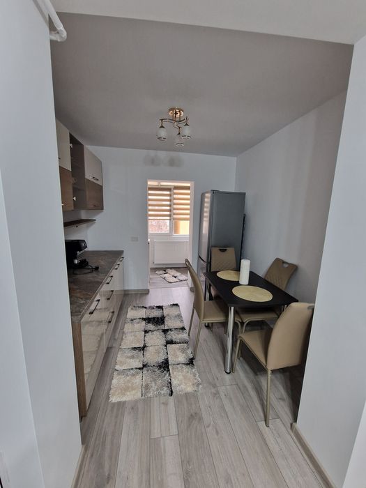 Inchiriez apartament!