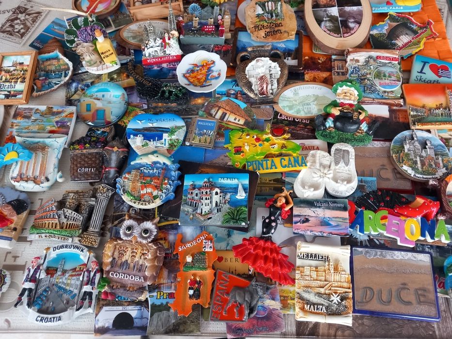 Vand colecție de magneti