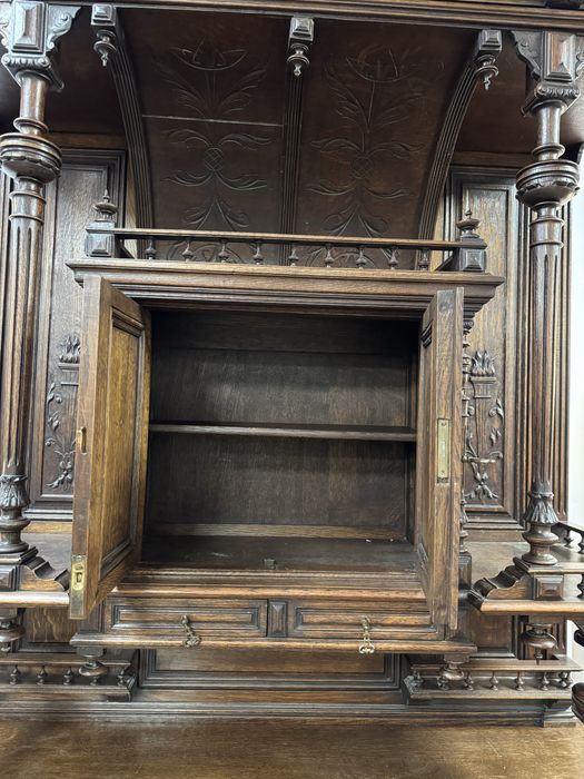 Bufet din lemn masiv sculptat, stil renascentist