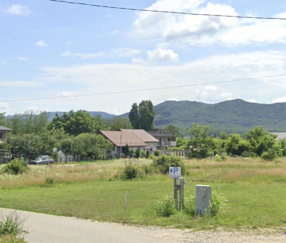 Teren de vanzare Bujoreni Valcea intravilan 1600m2 Piscina WetRepublic