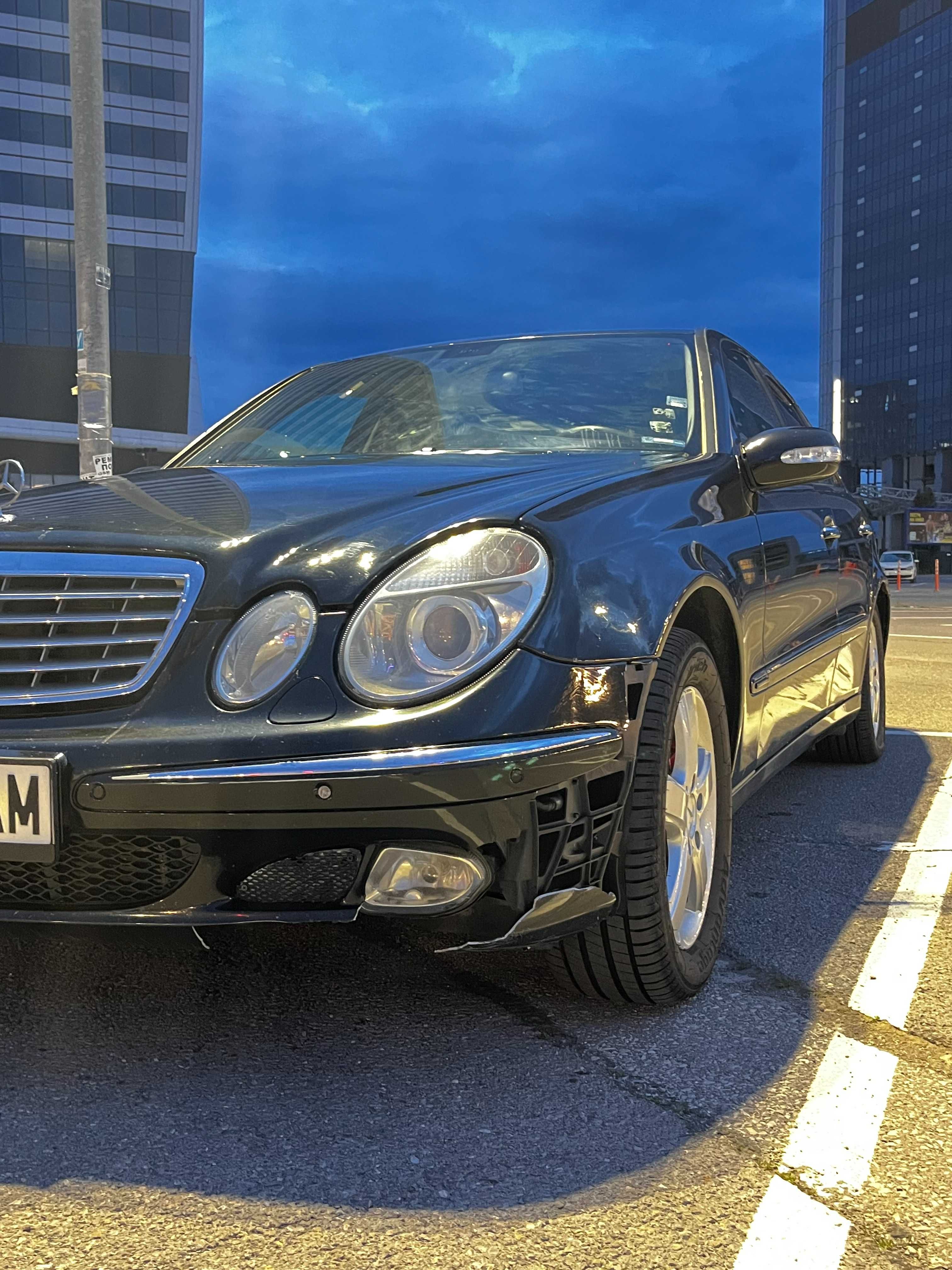 Mercedes-BENZ W211