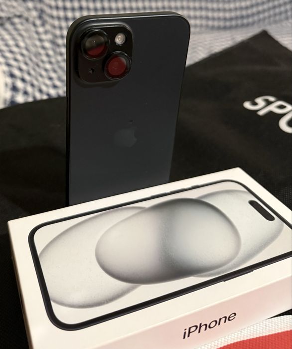 Продавам IPhone 15